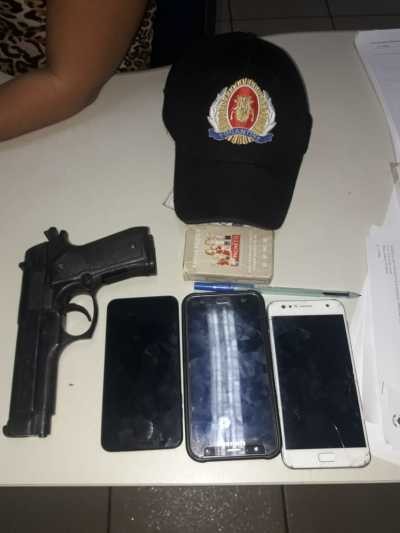 Criminosos de 18 e 13 anos, em motos roubadas cometem roubos mas são presos pela PM