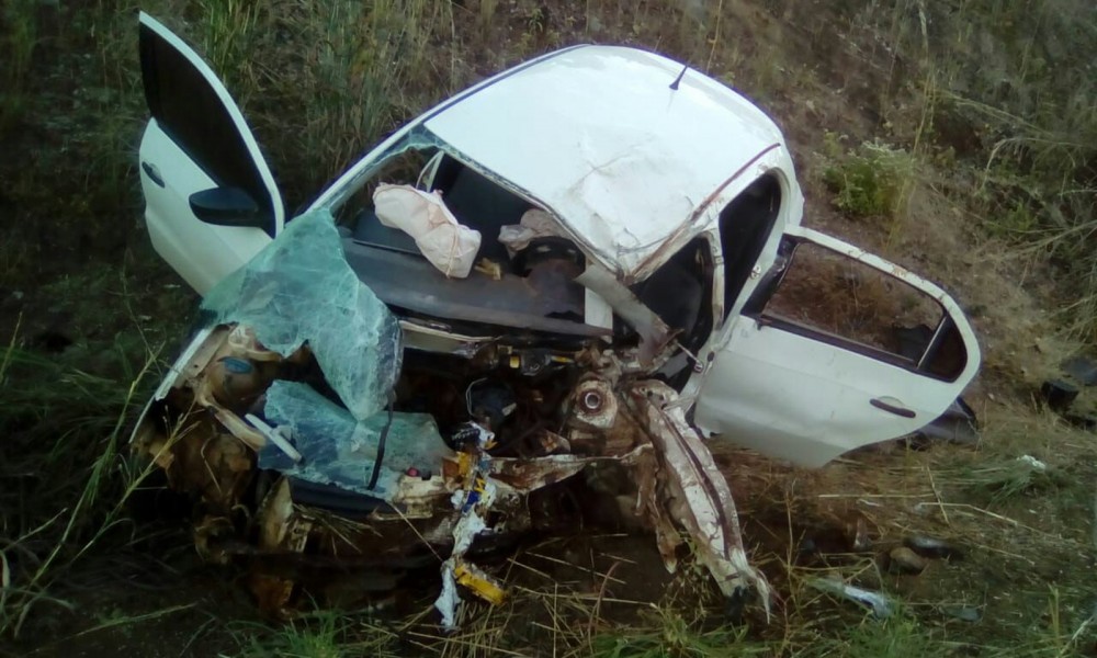 Homem morre após carro bater de frente com caminhão em curva da TO-336