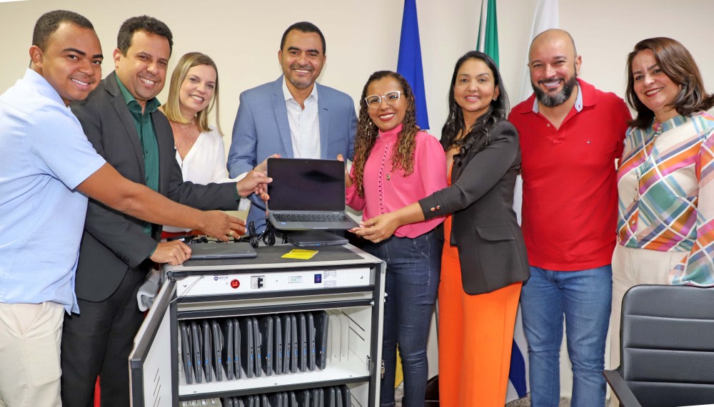Governo do Tocantins entrega 735 computadores que vão beneficiar 1.859 estudantes em 20 escolas estaduais