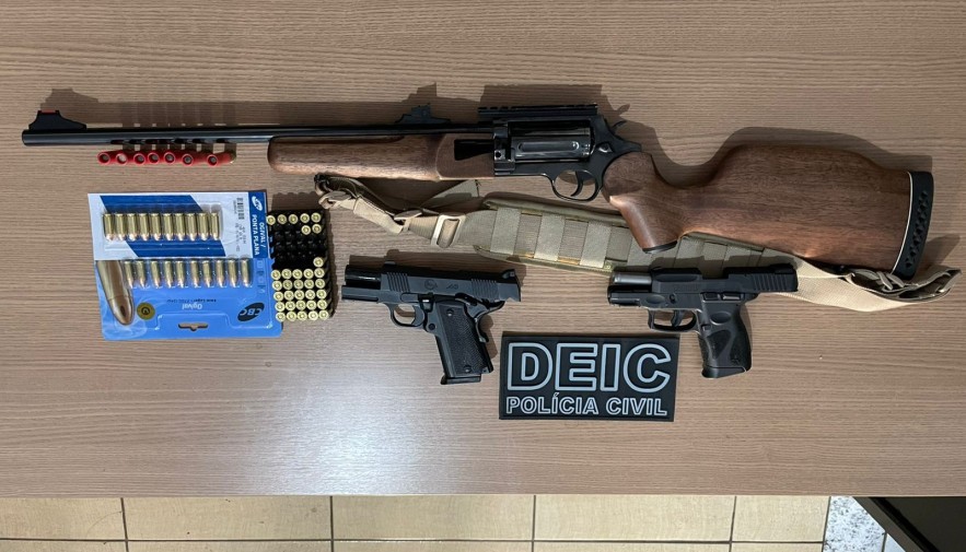Homem é preso pela Polícia Civil por posse de armas de fogo e munições no interior do Estado