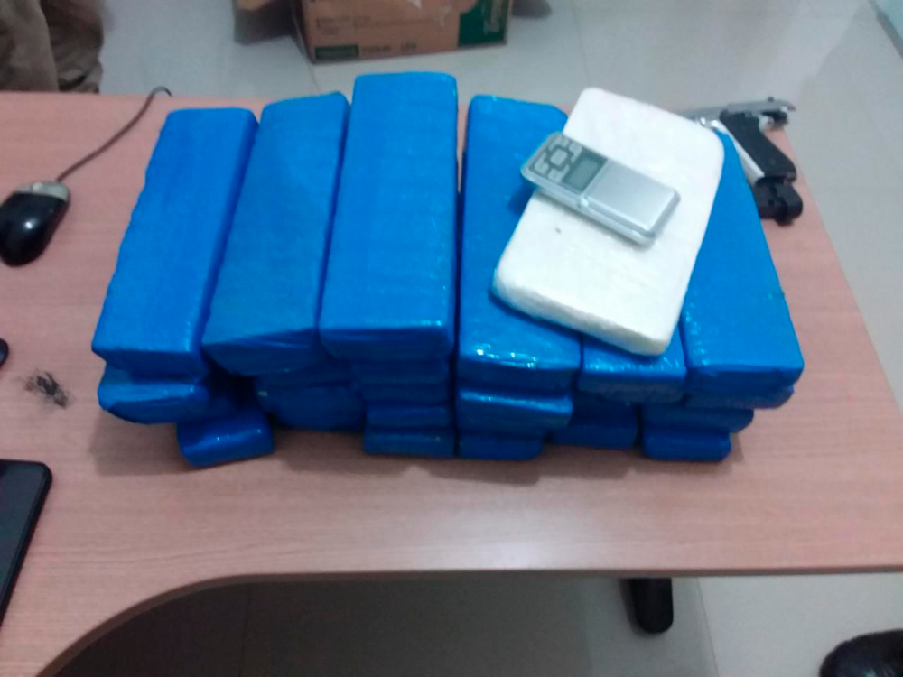 Suspeito de tráfico é preso e 25 kg de drogas apreendidas pela PM
