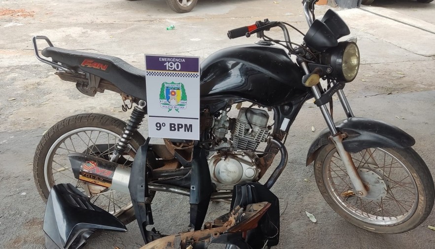 PM prende mulher suspeita de receptação de motocicleta furtada em Araguatins