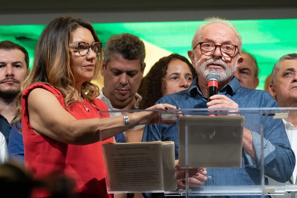 Lula diz que vai governar para todos os brasileiros em seu primeiro discurso após o resultado