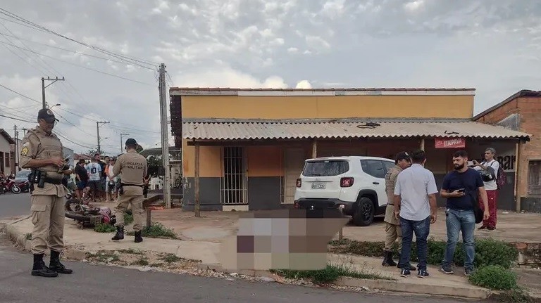 Suspeitos de roubar motocicleta morrem em confronto com a polícia