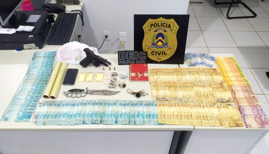 Polícia Civil desarticula ponto de venda de drogas, apreende mais de R$ 10 mil e prende dois homens por tráfico