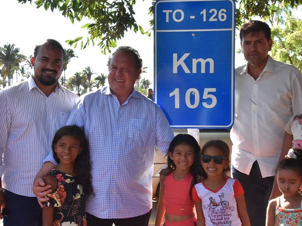 Governador Carlesse entrega trecho da TO-126 e destaca empregos que serão gerados com obras nos 139 municípios