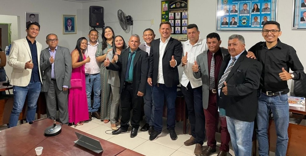 CARRASCO BONITO - Nova mesa diretora da Câmara Municipal é empossada nesse domingo 01