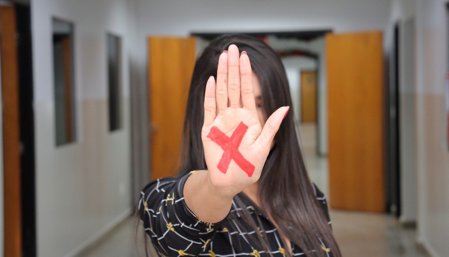 Governo sanciona leis que garantem prioridade de atendimento a vítimas de violência doméstica e familiar no Tocantins