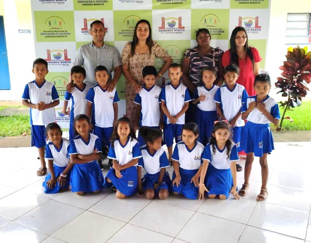 CARRASCO BONITO – Prefeitura faz entrega de Kits de uniformes para 100% dos alunos da rede municipal