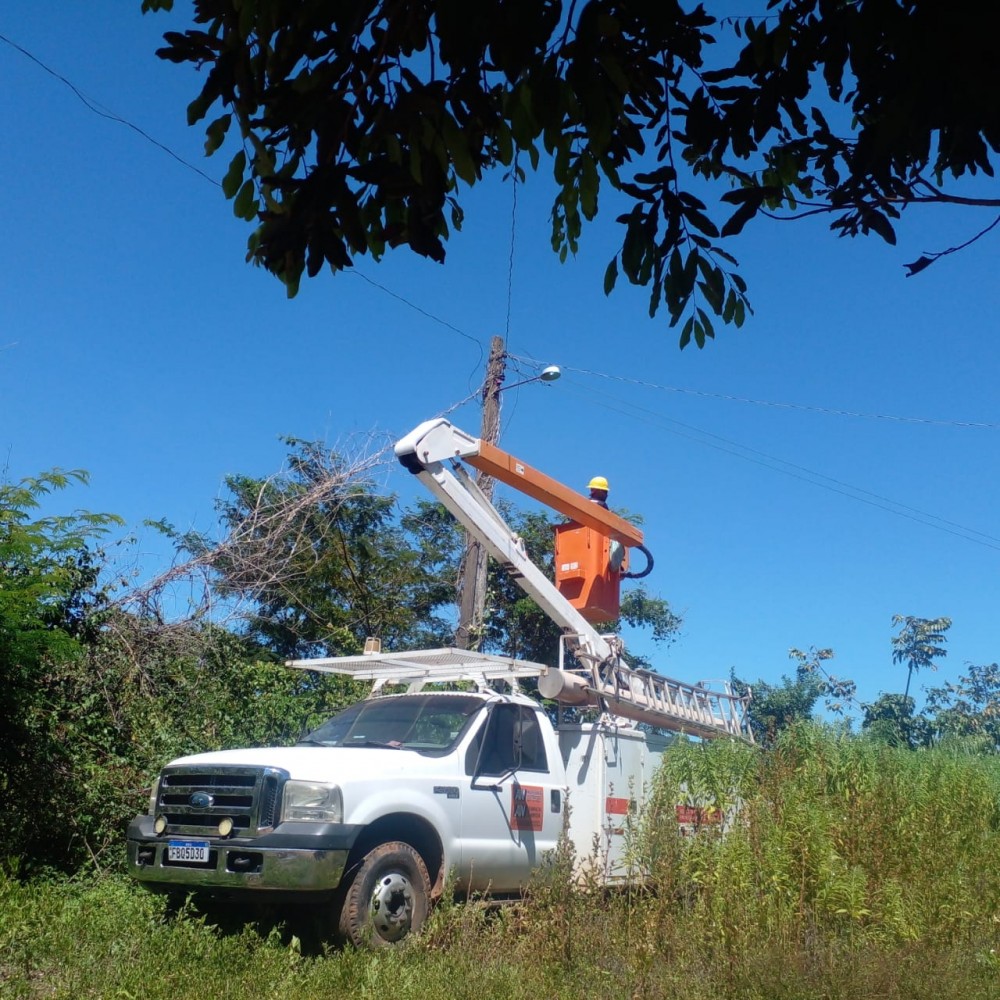 AUGUSTINOÓPLIS - Prefeitura realiza manutenção de iluminação pública nos P.As São Roque e Solidário