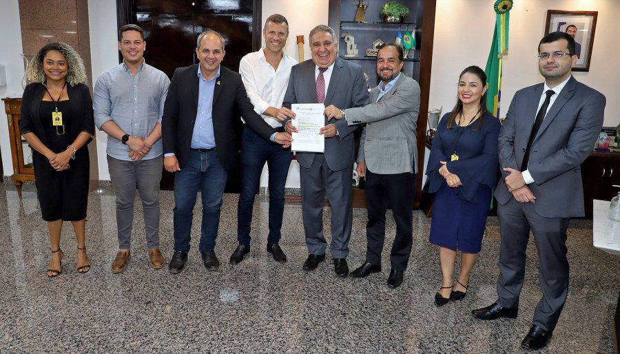 Wiston Gomes articula parceria com empresa de produção de ovos para pequenos produtores do Bico