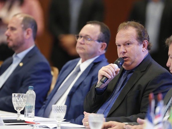 Em Belém Carlesse apresenta programa de educação ambiental a governadores e ministros