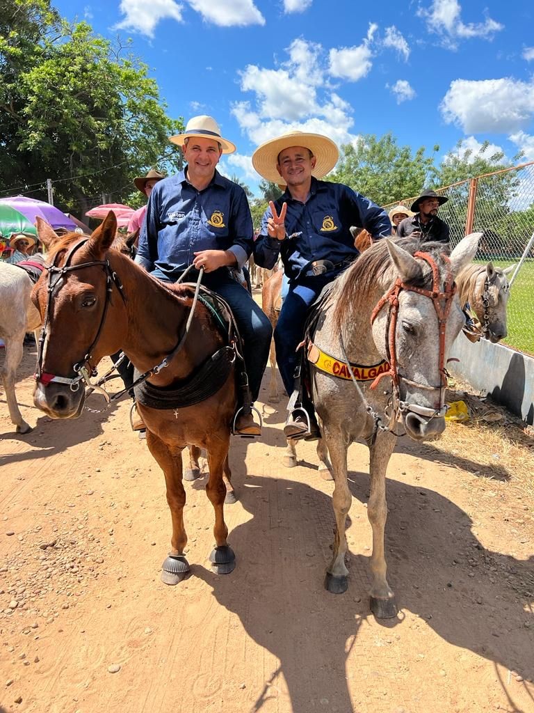 Wiston Gomes participa da cavalgada de Vila Tocantins ao lado de Francimar