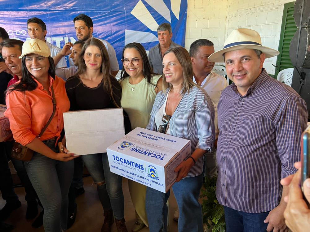 No Bico, Wiston Gomes participa de entrega de Kits do Programa Mesa Farta