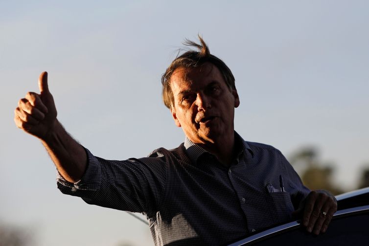 Bolsonaro diz que sancionará projeto que amplia posse de arma no campo