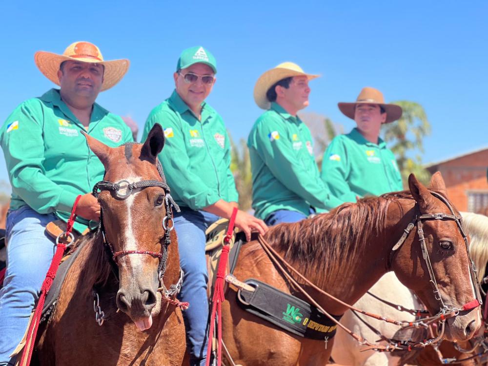 Wiston Gomes, “deputado da vaqueirama” participa das festas culturais de cavalgadas na região do bico 