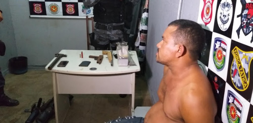 Serralheiro é preso suspeito de fabricar armas para facção em Imperatriz