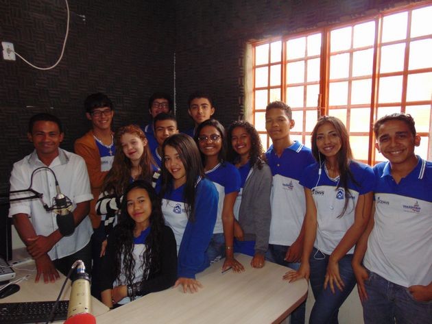 Alunos do Colégio Manoel Vicente visitam Rádio Fênix em Augustinopolis