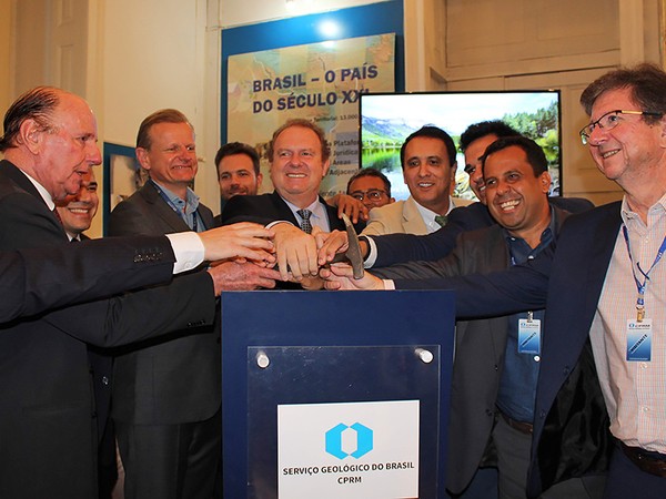 Governador Carlesse destaca mineração como fator de desenvolvimento econômico e geração de empregos