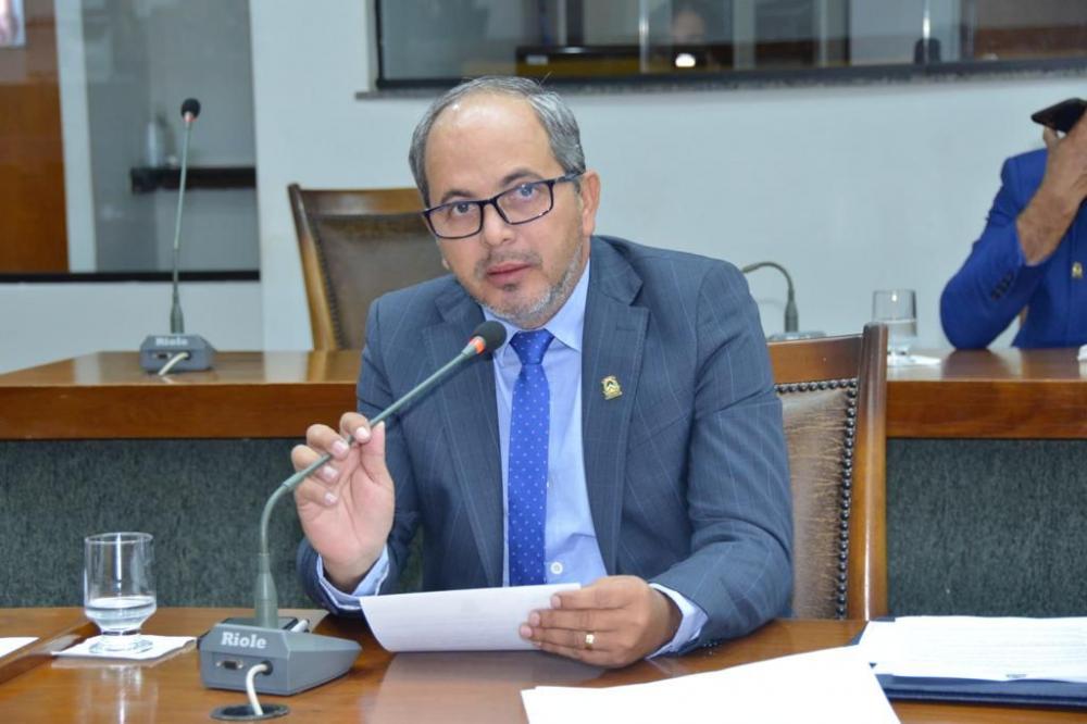 Wiston Gomes solicita publicação de progressões de 4,5 mil servidores que não receberam o benefício