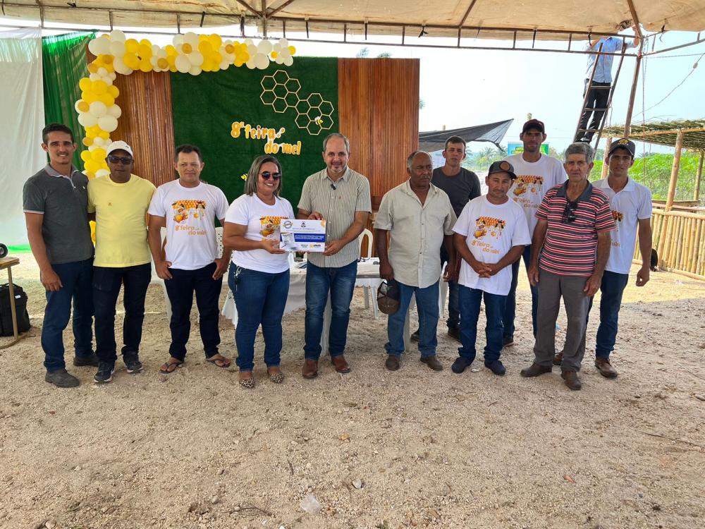 Wiston Gomes comemora conquistas da Associação de Apicultores e marca presença na VIII Feira do Mel
