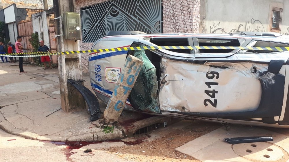 Viatura da PM capota e policial morre na rodovia Arthur Bernardes