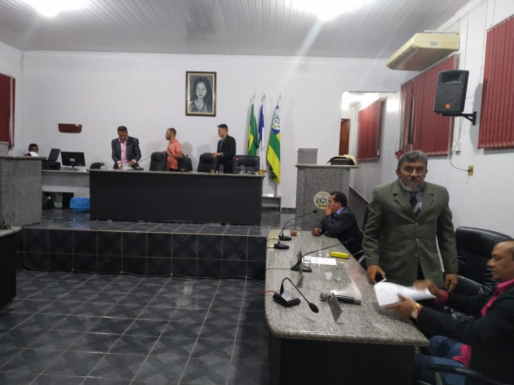 Sessão da Câmara Municipal de Augustinopolis termina com princípio de tumultuo