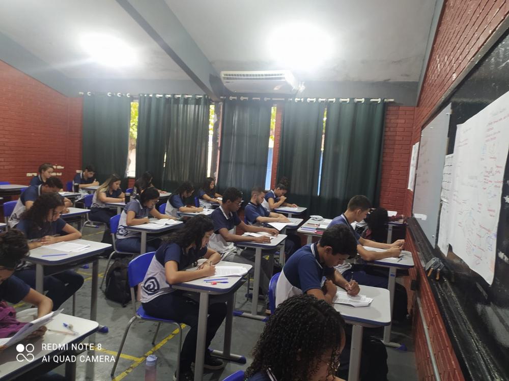 Estudantes da 3ª Série do Colégio Estadual Manoel Vicente de Souza Realizam Simulado SAETO/SAEB