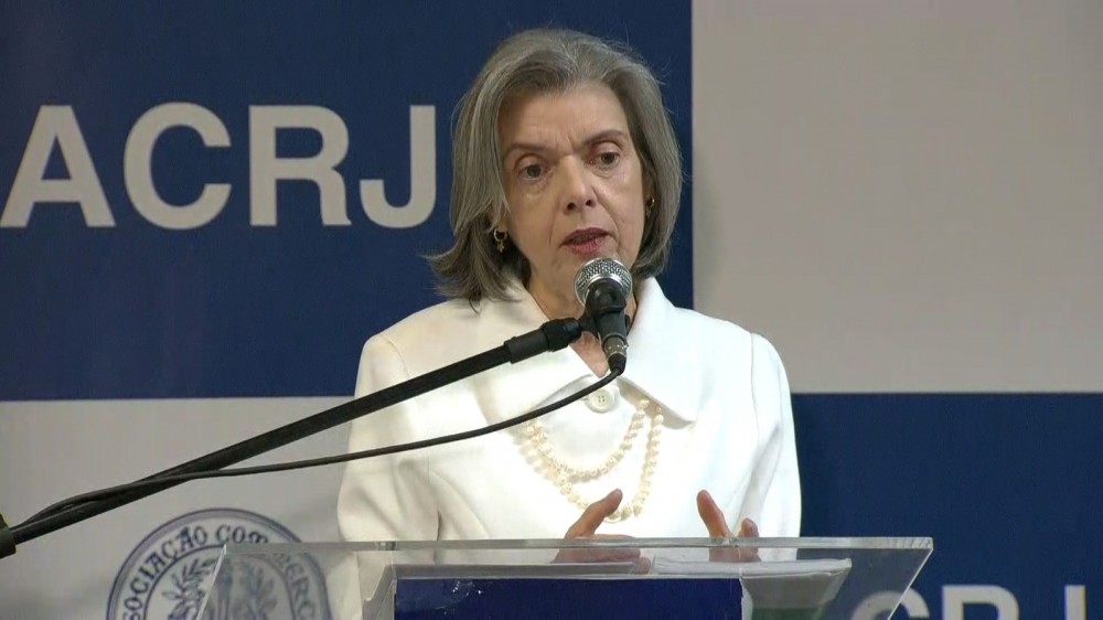 Cármen Lúcia vê país dividido em 'uns contra os outros' e critica manifestações 'exasperadas' de 'raiva'