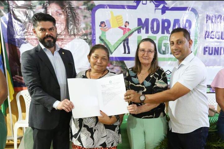 Carrasco Bonito - Prefeito Nego do Foguim realiza entrega de títulos definitivos de imóveis pela segunda vez