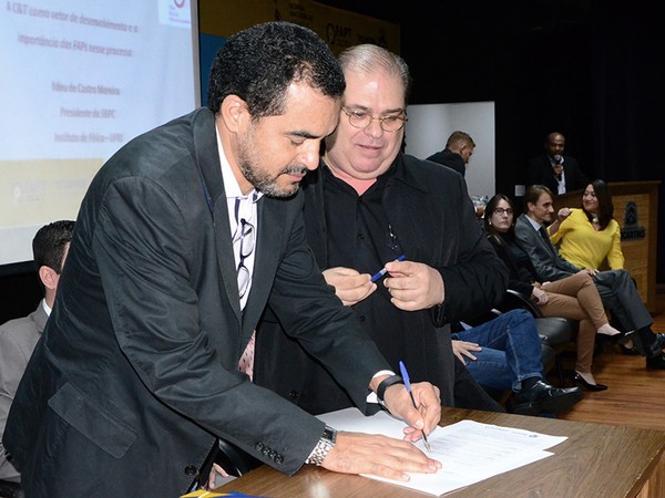 Governo anuncia investimento de R$ 1,7 milhão para desenvolvimento científico e tecnológico do Tocantins