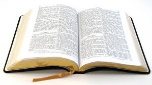 Suspeito de furtar até bíblia, é preso após voltar ao local e vítima reconhecer botina do marido