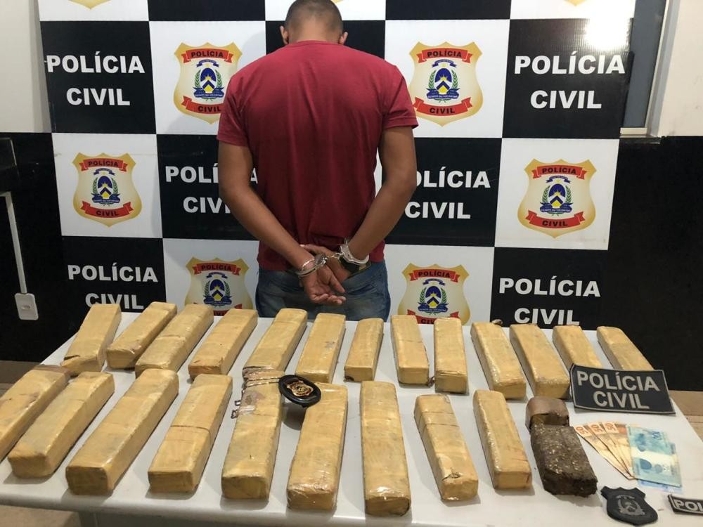 Polícia Civil prende traficante com 15 kg de drogas