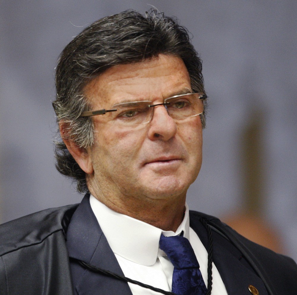 Ministro Luiz Fux afirma em decisão que Lula é inelegível