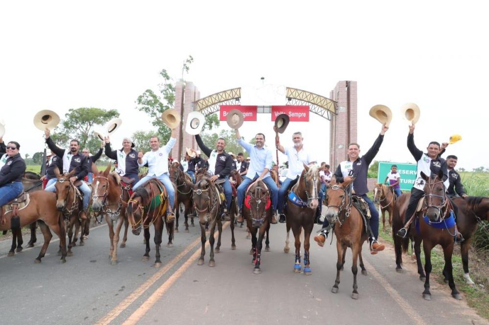 CARRASCO BONITO – Cavalgada e Shows lotaram a cidade no final de semana, durante as festividades de comemoração do seu 33º Aniversário