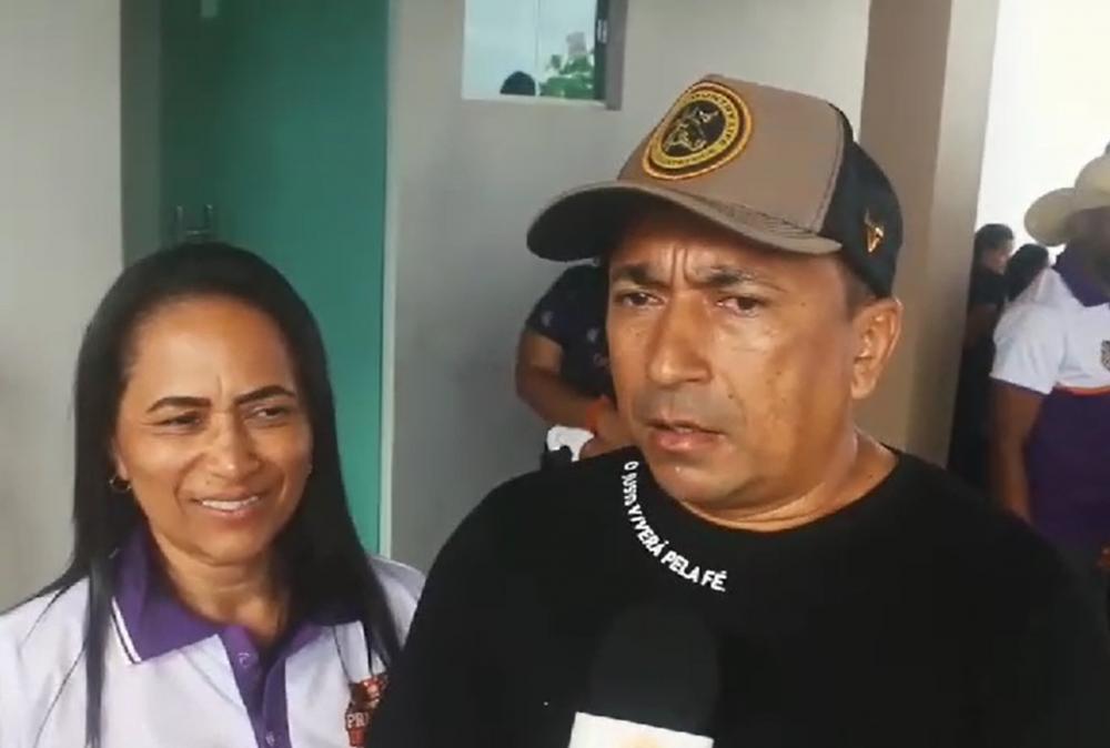 AO LADO DE SUA IRMÃ PRE-CANDIDATA, EX-PREFEITO CARLOS ALBERTO SE EMOCIONA AO FALAR DA HISTÓRIA DE CARRASCO BONITO