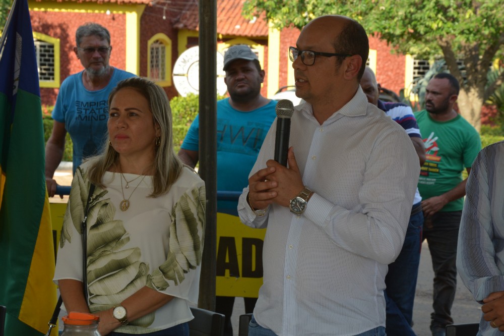 Prefeitura de Augustinópolis entrega maquinários e obras a população