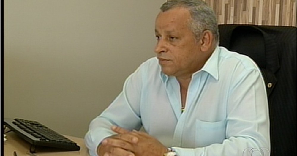 DEPOIS DE ENSAIAR CANDIDATURA, IDERVAL MAIS UMA VEZ DESISTE E DECIDE APOIAR AMELIO CAYRES