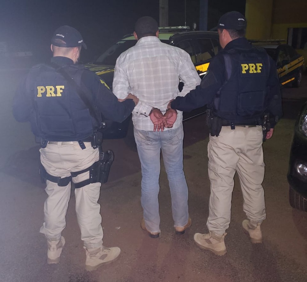 Foragido é preso após apresentar carteira falsa ao ser parado pela PRF