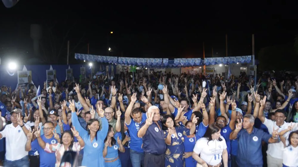 CARRASCO BONITO – Com a presença dos Deputados Amelio Cayres e Júlio Oliveira, líderes locais e regionais Nego realiza convenção com maior público da história da cidade