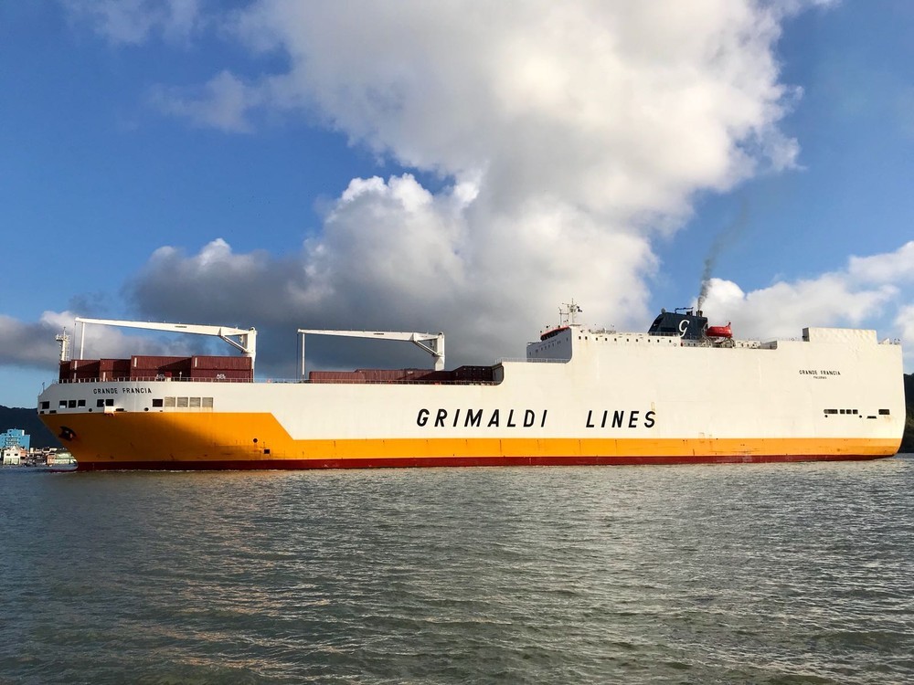 Navio de bandeira Italiana é invadido por piratas na costa de São Paulo