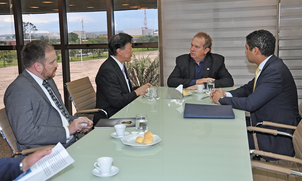 Governador Mauro Carlesse recebe empresário japonês Kenji Kawano para tratar de investimentos no Tocantins