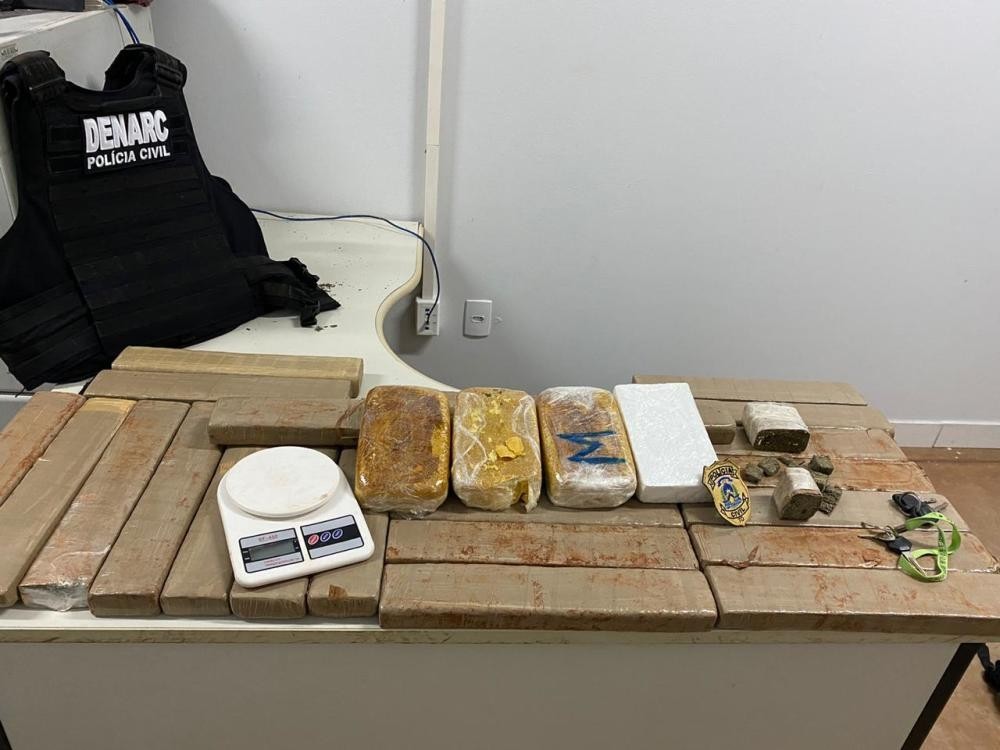 Trio é preso ao ser flagrado com 28 quilos de maconha, crack e cocaina