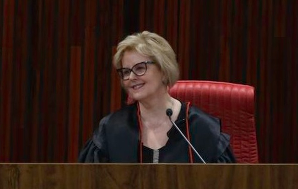 Mesmo sem questionamento, TSE pode decidir 'de ofício' sobre barrar candidaturas, diz ministra Rosa Weber