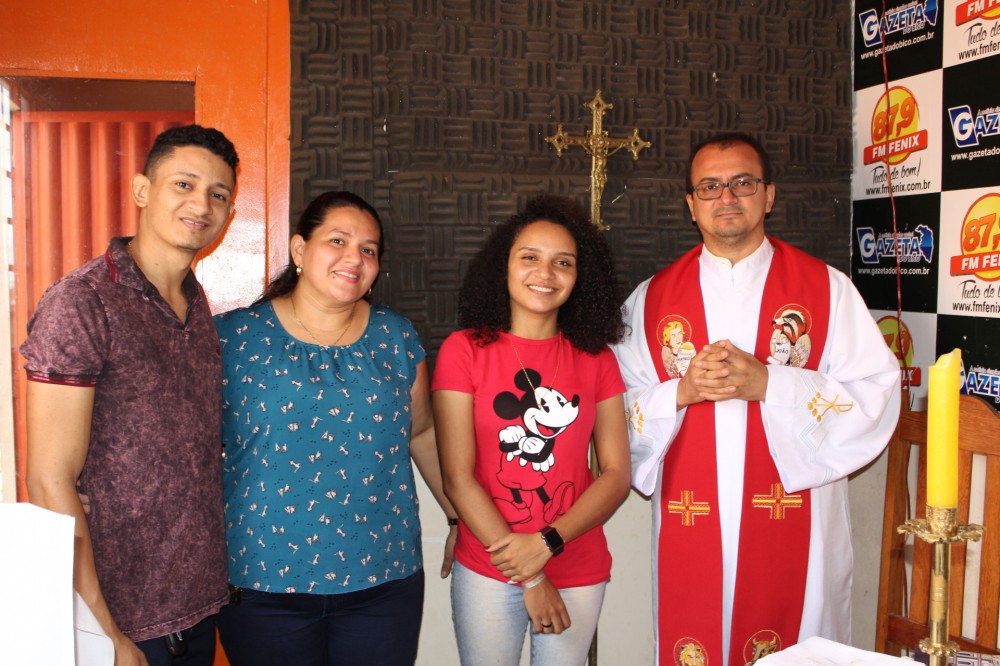 AUGUSTINOPOLIS: SANTA MISSA DE RAMOS É CELEBRADA NOS ESTÚDIOS DA RÁDIO FÊNIX FM