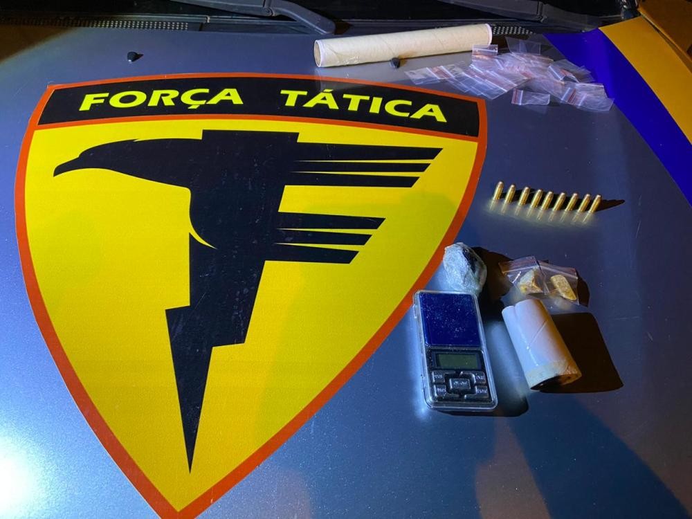 Após denúncia de suposta violência doméstica, PM prende homem acusado de tráfico de drogas