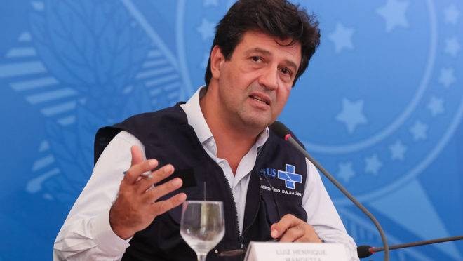 Mandetta é mantido como ministro da Saúde, após dia tenso
