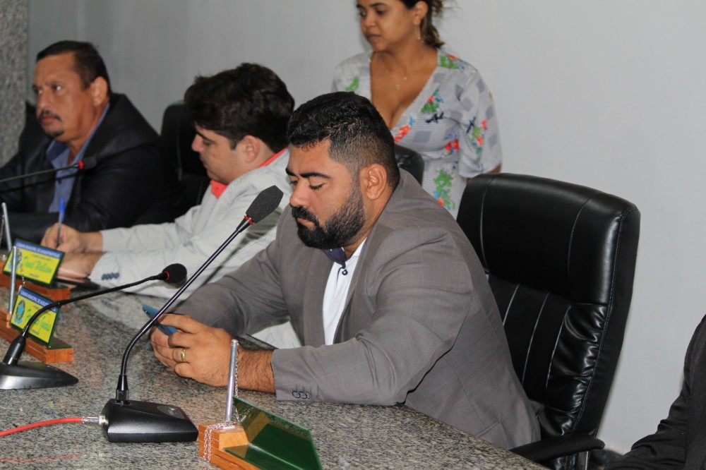 FREDERICO GUEDES SOLICITA DO PODER EXECUTIVO MELHORIA EM RUAS DO BAIRRO SANTA RITA