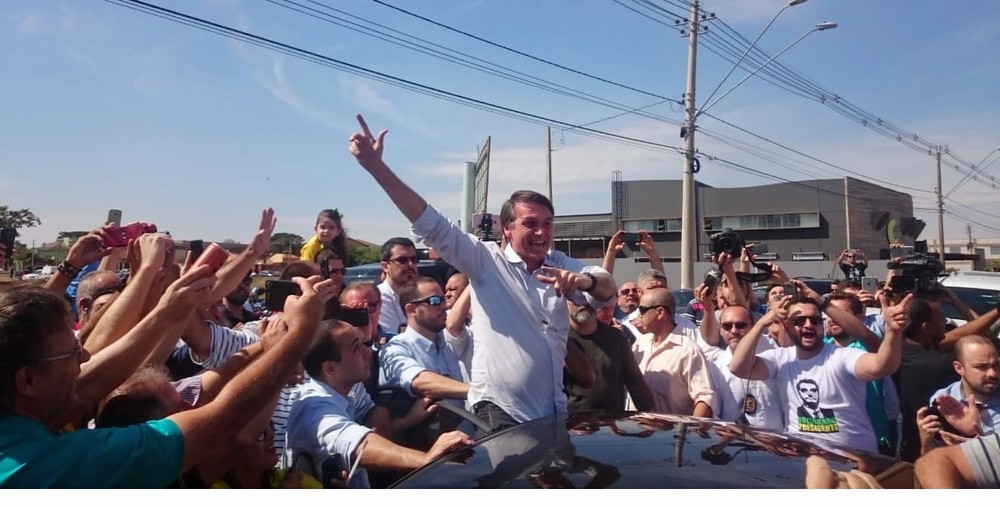 Bolsonaro critica inclusão de Lula em pesquisas eleitorais e chama ex-presidente de 'vagabundo', 'malandro' e 'bandido'